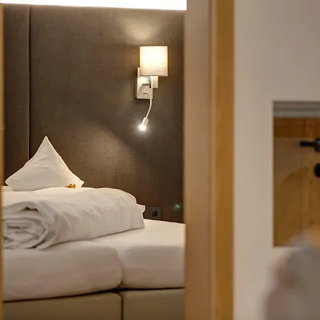 Hotel Hotel Am Dorfplatz Inkl Premium Sommerkarte (Adults Only) Sankt Anton am Arlberg